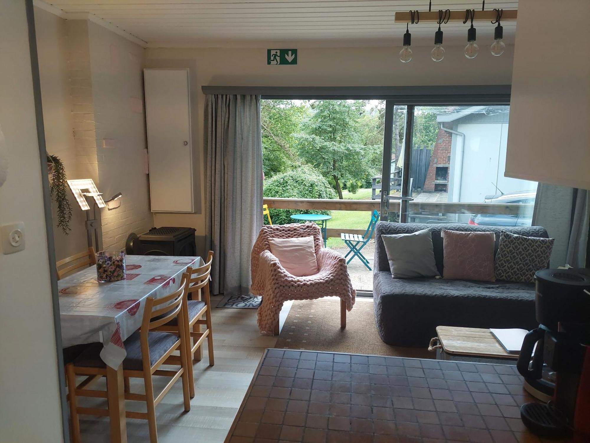 Le Petit Chalet - Bungalow Waulsort Exteriör bild