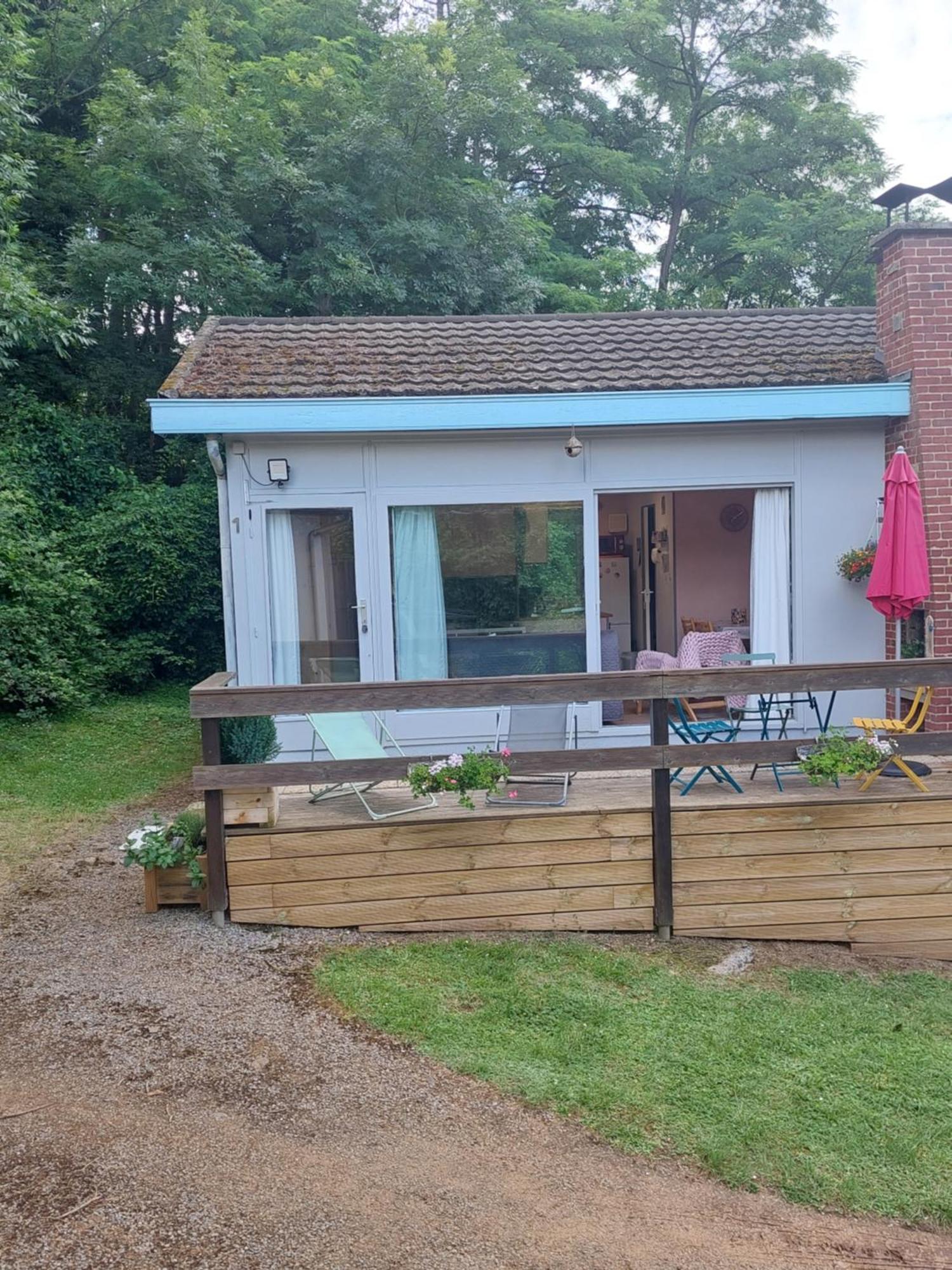 Le Petit Chalet - Bungalow Waulsort Exteriör bild