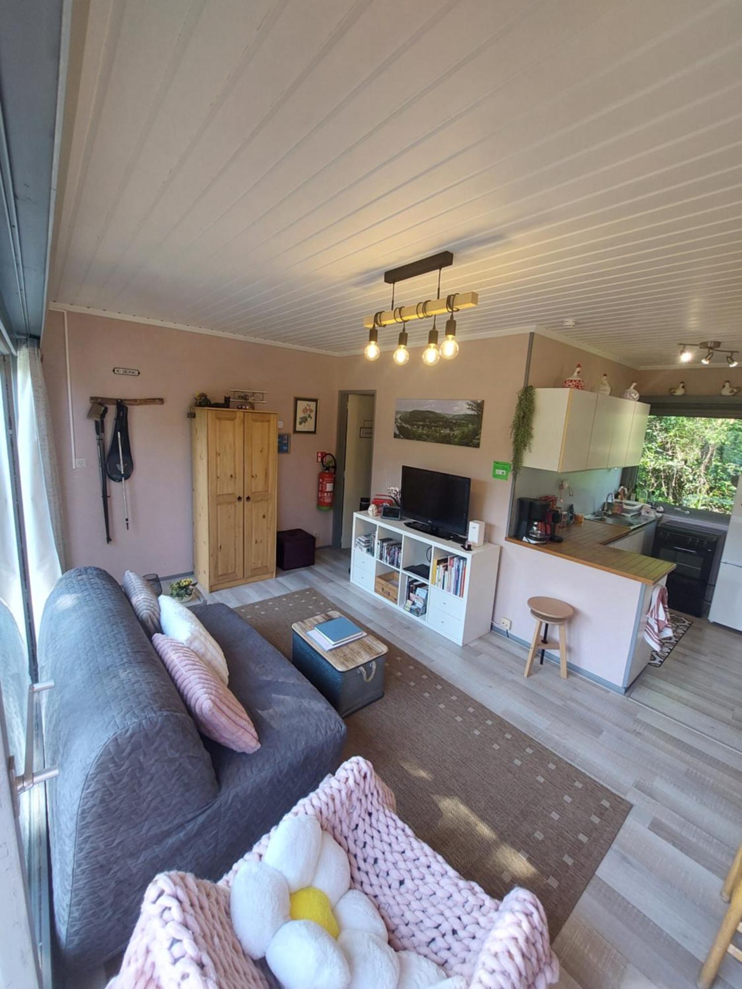 Le Petit Chalet - Bungalow Waulsort Exteriör bild
