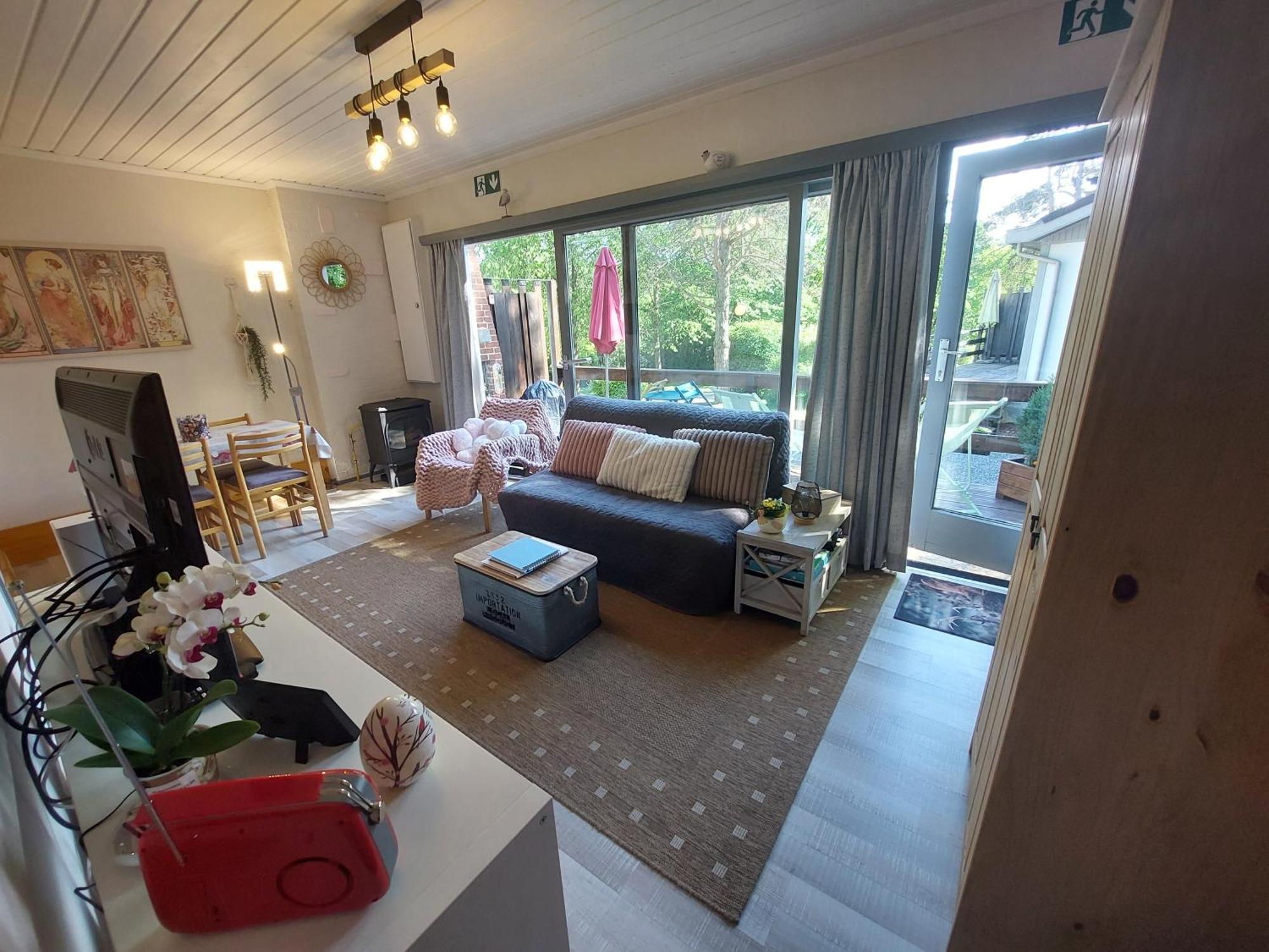 Le Petit Chalet - Bungalow Waulsort Exteriör bild