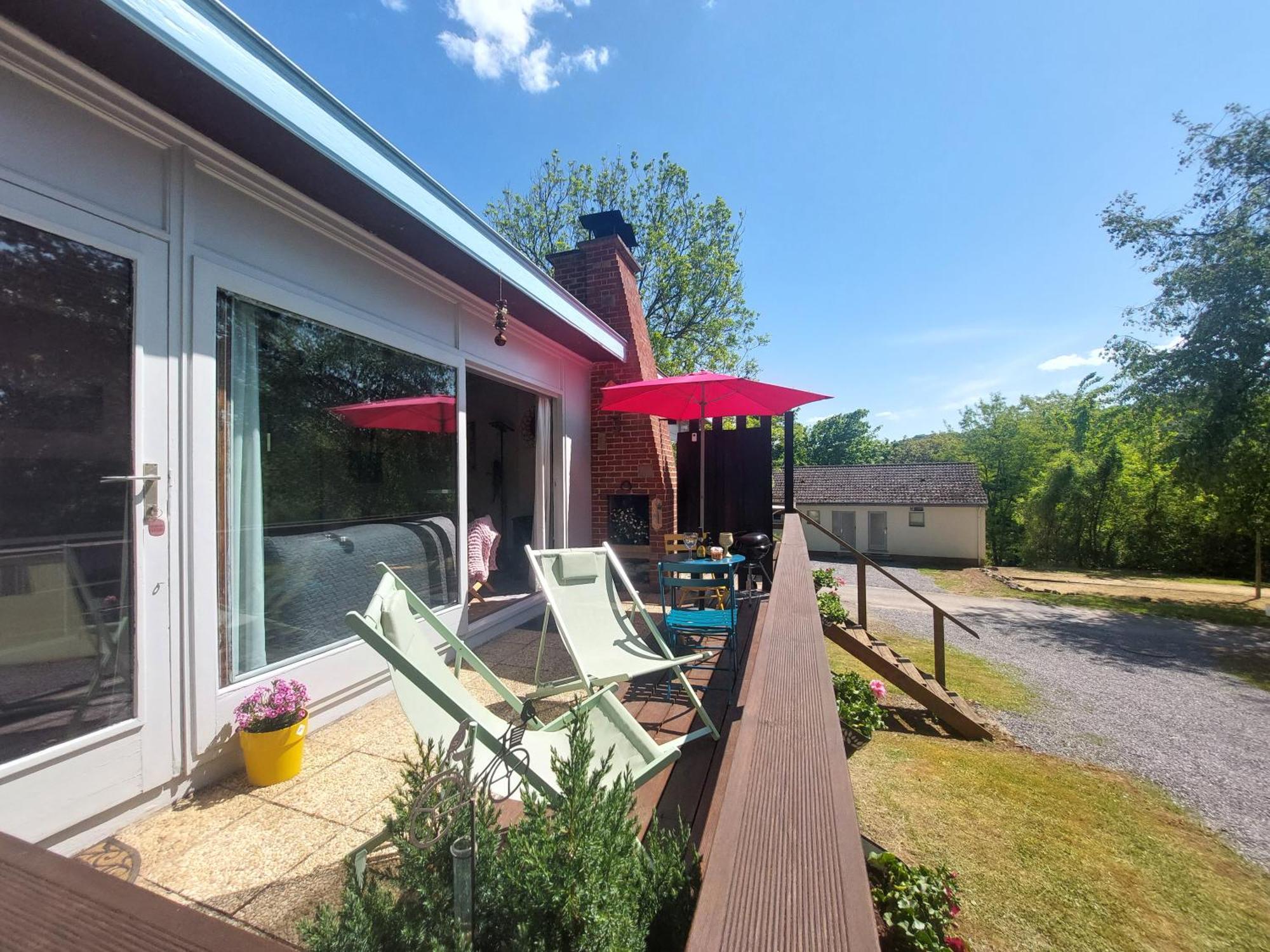 Le Petit Chalet - Bungalow Waulsort Exteriör bild